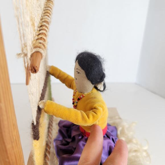 Handmade Native American Woman Weaving Loom Diorama Folk Art Figurine 10" Doll - Picture 9 of 16